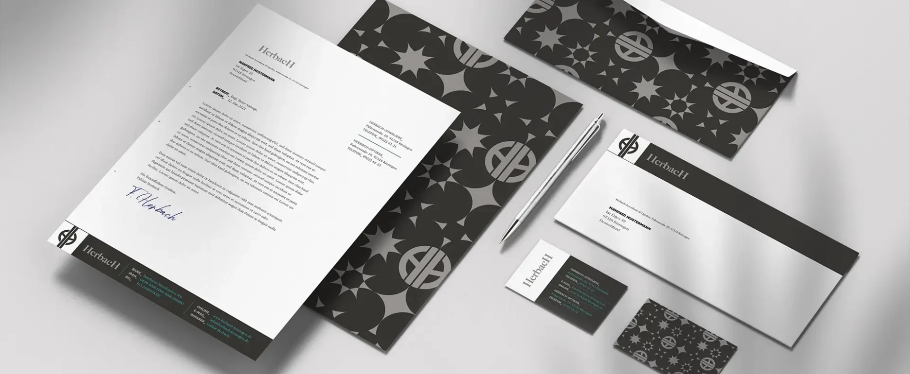 Hochwertige Geschäftsausstattung mit Designpattern und Logo von Herbach Juweliere & Optiker