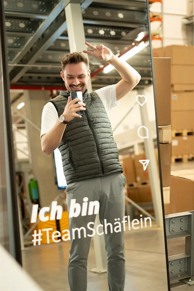 Recruiting-Kampagne der Schäflein AG – Corporate Design Anwendung im Lagerbereich