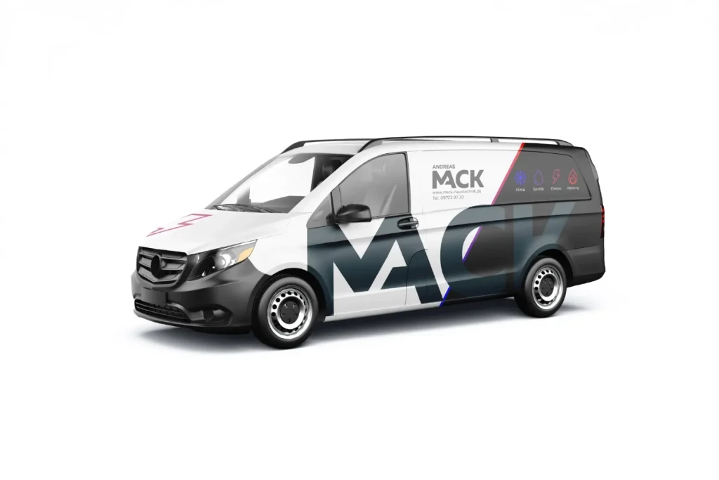 Fahrzeugbeschriftung im Corporate Design für Mack Haustechnik mit markantem Logo