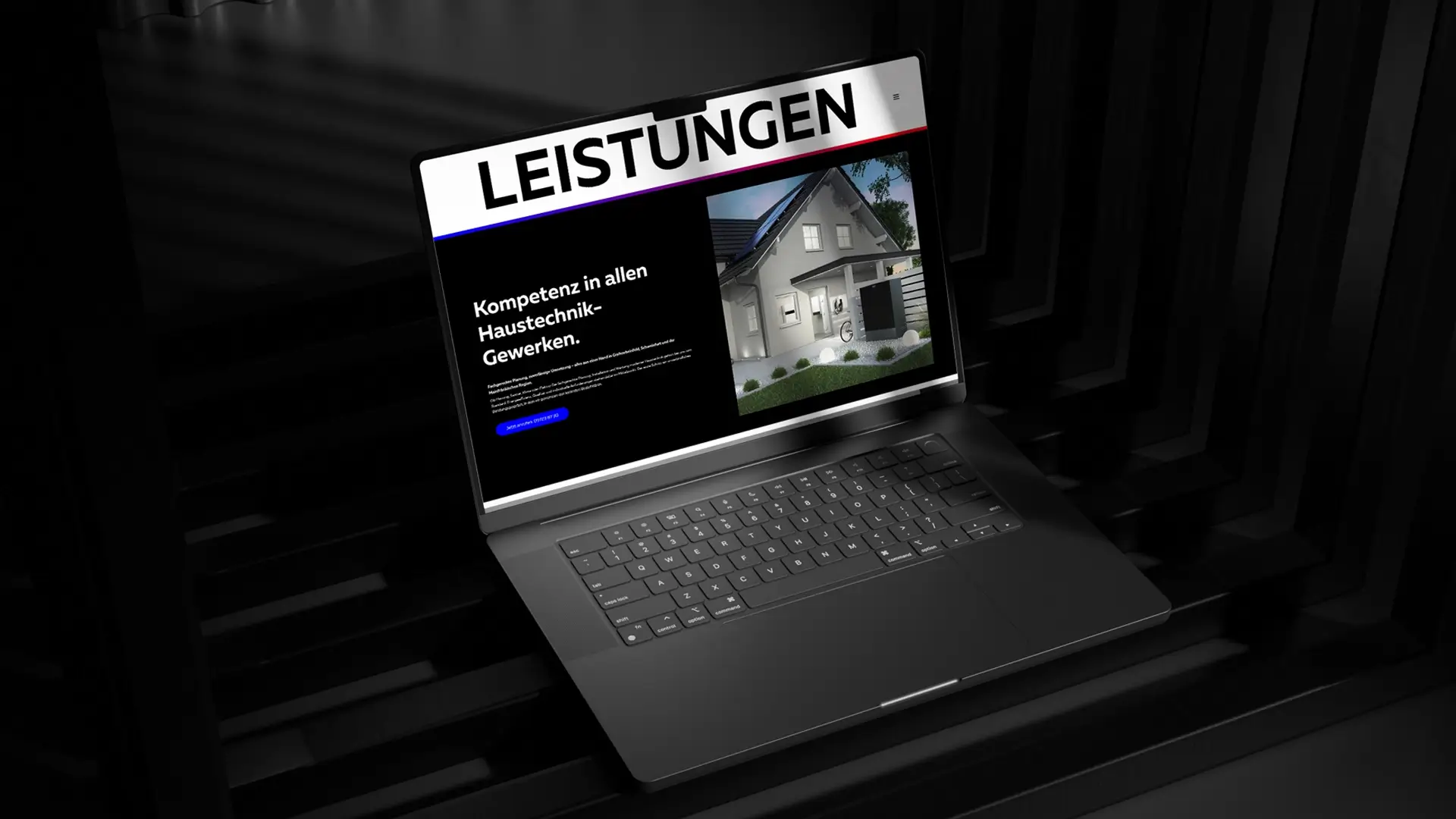 Laptop mit geöffneter Webseite von Mack Haustechnik – Leistungsübersicht im Rahmen des Corporate Design Projekts im Bereich Haustechnik